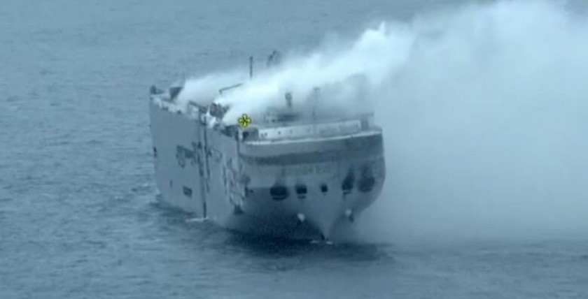 Sichere Ankunft
des geschleppten Havaristen im niederländischen Eemshaven, Foto: Niederländische Küstenwache