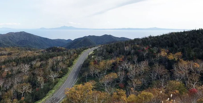 Bild: Von Russland kontrollierte Kurilen-Insel, Ansicht von der Shiretoko-Halbinsel/Hokkaido/Japan, Stars and Stripes/Seth Robson