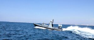 Das USV Protector mit einer achternmontierten Abschussvorrichtung für Spike-Raketen, Foto: Rafael Das umschnallbare Schwimmhilfssystem Jet Boots, Foto: Patriot3 