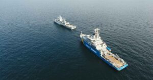 Zivil-militärische Zusammenarbeit zwischen der FGS ERFURT und dem schwedischen Küstenwachschiff KBV 002 TRITON.