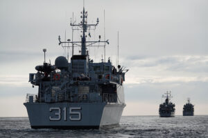 Der trinationale Verband der baltischen Staaten Estland, Lettland und Litauen „Baltic Naval Squadron“ (BALTRON) vor Gotland während der Übung AURORA23.