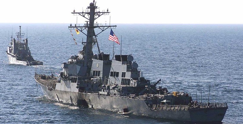 USS Cole nach dem Anschlag im Jahr 2000, Foto: USMC/Don L. Maes