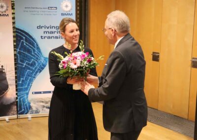 Präsident DMI, Konteradmiral a.D. Karsten Schneider, begrüßt Staatssekretärin Gerken, Hausherrin und Bevollmächtigte Schleswig-Holstein beim Bund. Foto: K.H. Brüdegam