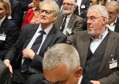 Gründungsmitglied DMI Kapitän zur See a.D. Martens, rechts Chefredakteur marineforum, KzSaD Holger Schlüter. Foto: K. H. Brüdegam