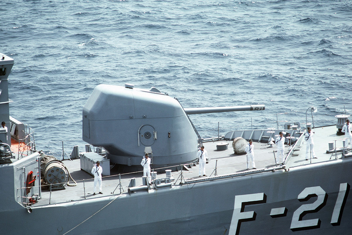 Die venezolanische Fregatte Mariscal Sucre ist mit dem Geschütz Otobreda127mm/54 Compact bewaffnet, Bild: US DoD