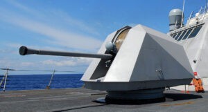 Das 57-mm-Automatikgeschütz L/70 von BAE Systems auf der USS Freedom.Es wurde ursprünglich von Bofors entwickelt, Foto: US Navy 