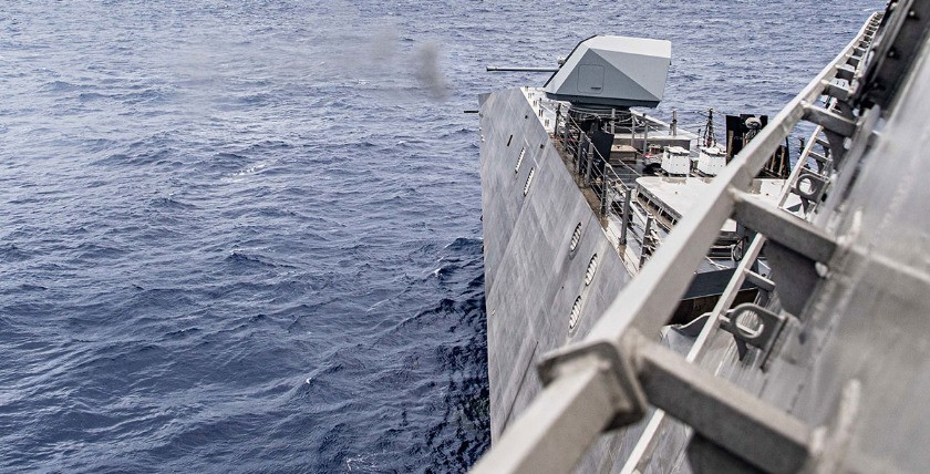 Deckgeschütz
Mk 110 auf der
USS Charleston, Foto: US Navy