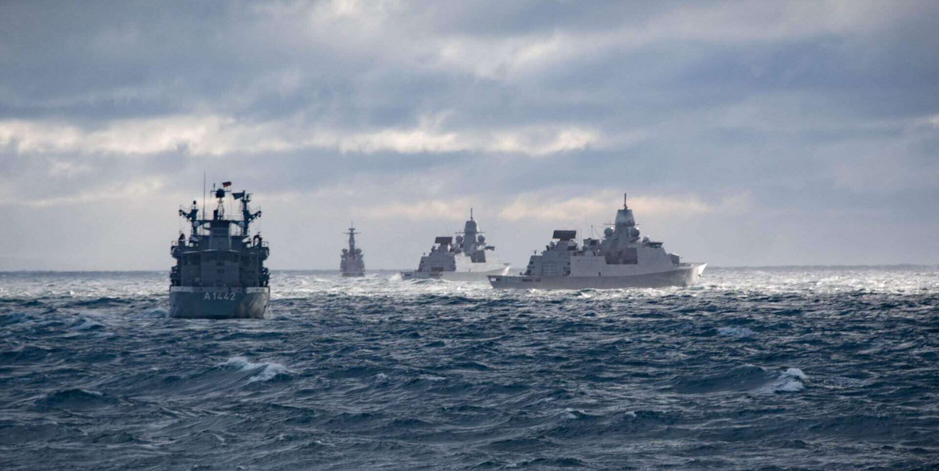 Task Group 441.01. und niederländische Task Group 428.05. vor Schottland. Foto: Bundeswehr/C.Kloecking