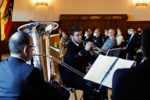 Der damalige GeneralinspekteurEberhard Zorn ernannte Vizeadmiral Jan C. Kaack 2022 in der Aula zum Inspekteur der Marine, Foto: Bw/Marcel Kröncke
