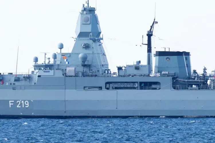 Fregatte "Sachsen" mit LWD mittschiffs Backbordseite. Foto: Michael Nitz