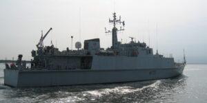 HMS BANGOR, britischer Minenjäger seit 1999 in Dienst der Royal Navy. Quelle: Wikimedia Commons