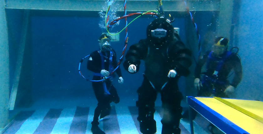 Mit dem neuen Anzug können Taucher in bis zu 91 Meter Tiefe arbeiten, Foto: US Navy