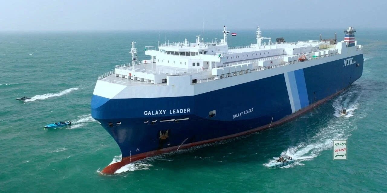 Von Huthi-Rebellen gekaperte "Galaxy Leader" wird in jemenitische Gewässer dirigiert. Foto: Houthi Military Media