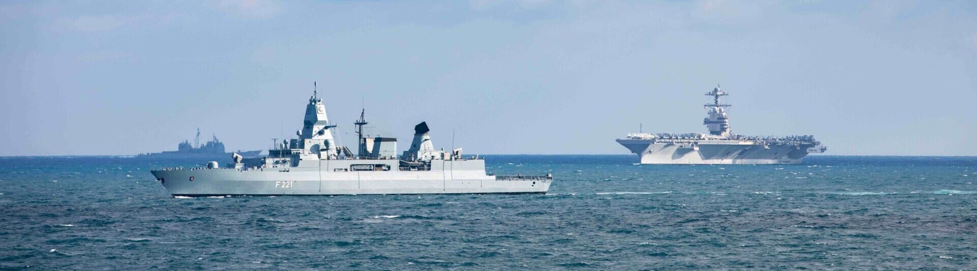 Fregatte Hessen im Verband mit der USS Gerald R. Ford (CVN 78). Foto: U.S. Navy/S.Connally