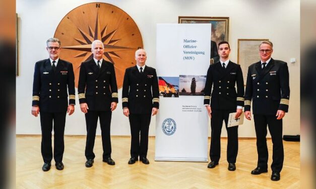 Technischer Offizier des MFG 5 durch Marine-Offizier-Vereinigung geehrt