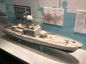 Erste Neubauten der RSN waren diePatrouillenboote der Independence-Klasse, Foto: Seloloving, CC BY-SA 4.0