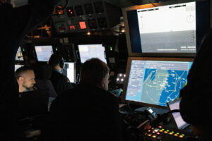 Blick in die Operationszentrale der Fregatte Hamburg, Foto: Bw/Leon Rodewald