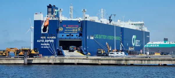 Der neueste Neubau von UECC, der 2022 gebaute Multi-Fuel-LNG-Batterie-Hybrid-PCTC AUTO ASPIRE