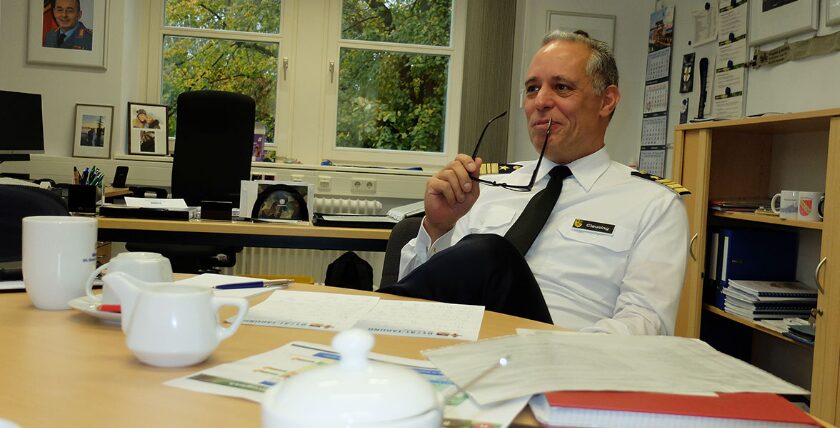 Fregattenkapitän Chris Clausing lässt sich durch die schwierige Lage nicht entmutigen, Foto: hsc