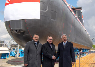 Minister Teo Chee Hean, (Singapur), Minister Boris Pistorius, Oliver Burkhard (CEO tkMS). Foto: Michael Nitz, Naval Press Service