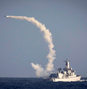 Niederländische Fregatte "Van Speijk" feuert ESSM Sea Sparrow. Foto: Royal Netherlands Navy