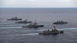 Während des IPD 2021 traf die Fregatte Bayernauf Zerstörer der japanischen Marine, Foto: US Navy/Haydn N. Smith