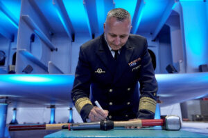 Vizeadmiral Carsten Stawitzki, Abteilungsleiter Ausrüstung im Verteidigungsministerium, bei der Kiellegung des ersten Schiffs in Rostock Foto: NVL Group, Michael Pfeiffer