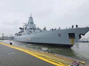 Joy at the return. The HESSEN is safe and sound in Wilhelmshaven