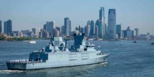 Fregatte "Baden-Württemberg" beim Einlaufen in New York. Foto: Deutsche Marine/Theska