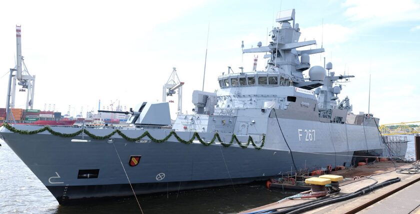 Die frisch getaufte Korvette "Karlsruhe". Foto: H. Schlüter