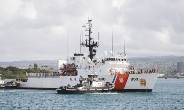 US Coast Guard checks Chinese fishermen in the South Pacific