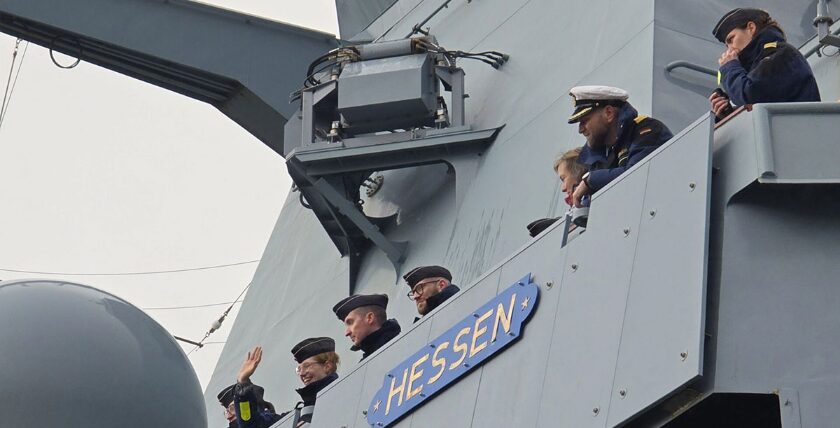 Joy at the return. The HESSEN is safe and sound in Wilhelmshaven