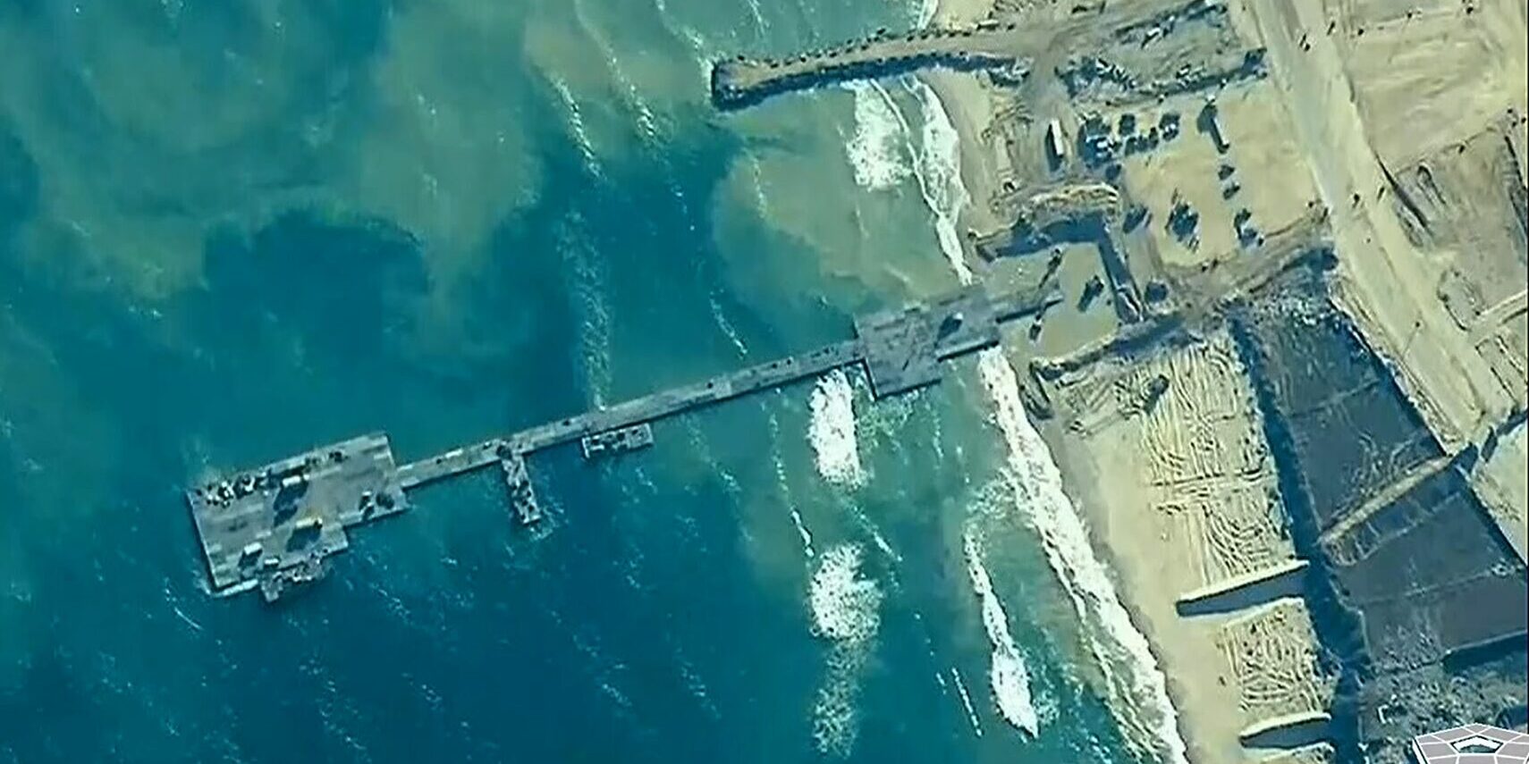 Die frisch verankerte Schwimmpier von Port-Gaza vor Rafah. Foto: US-DoD