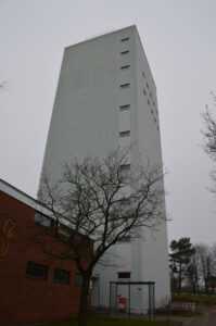 Weithin ist das Gebäude des Tieftauchtopfs in Neustadt sichtbar, Fotos: Philipp Steiner