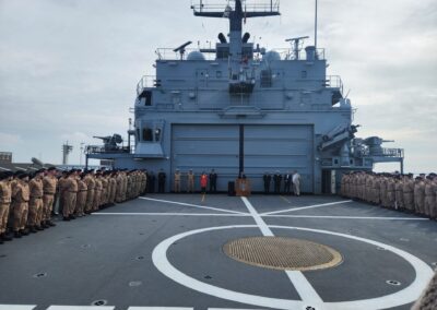 Auslaufmusterung durch und Abmeldung an den Verteidigungsminister. Foto: U. Mergener