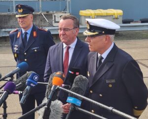 Pressegespräch BM Boris Pistorius, VA Jan Christian Kaack und GL Ingo Gerhartz. Foto: U. Mergener