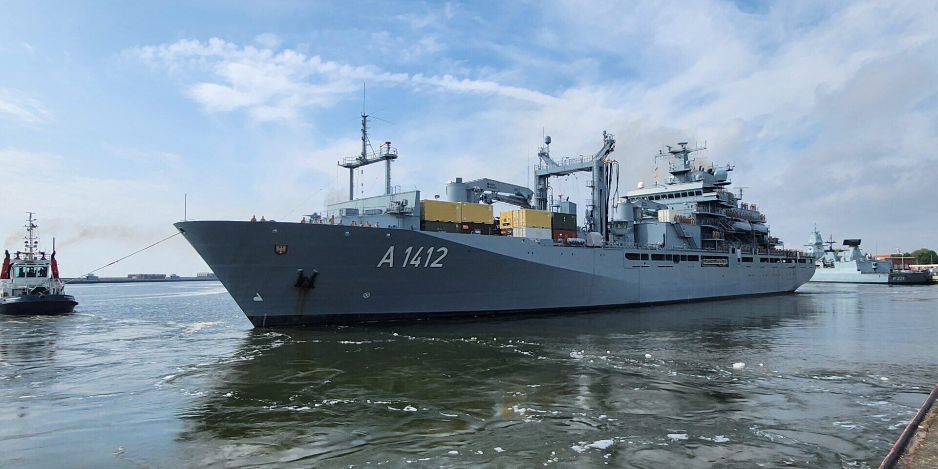 EGV "Frankfurt am Main" auslaufend aus Wilhelmshaven. Foto: U. Mergener