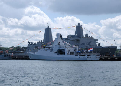 HNLMS "Holland" in front of the USS "New York"