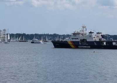 Begleiter und Wache: Bundespolizei See mit BP 84 "Neustadt", Foto: hsc