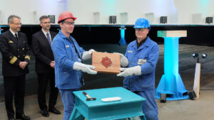 Glück bringen soll eine Münzefür die Pallung unter der ersten Sektion des Neubaus, Fotos: hsc