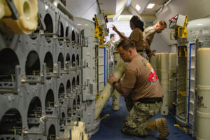 Die P-8A führt bis zu 129 Sonarbojen, Foto: US Navy