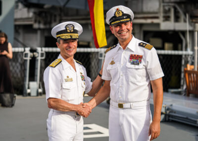 Adm Perry COM 2nd Fleet greeted the commander, photo: Theska
