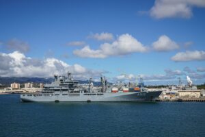 Einsatzgruppenversorger Frankfurt am Main im Hafen von Pearl Harbour Foto: Bundeswerhr/ NicoTheska