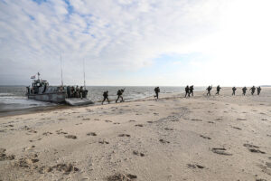 Anlandung deutscher Soldatenauf der niederländischen Insel Texel, Foto: Bw/Nico Theska