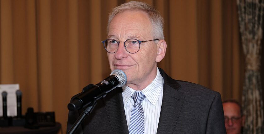 Konteradmiral a.D. Karsten Schneider