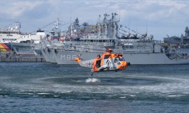 Hubschraubervorführung während der Kieler Woche