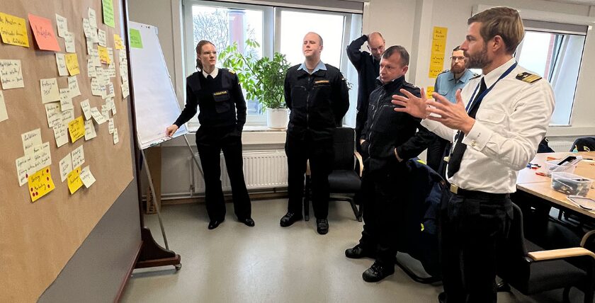 Besprechung und Sicherung der Ergebnisse, Fotos: Bw