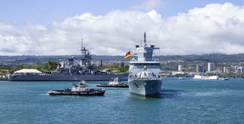 Fregatte "Baden-Württemberg" im Hafen von Pearl Harbour, Foto: Bundeswerhr/ Nico Theska