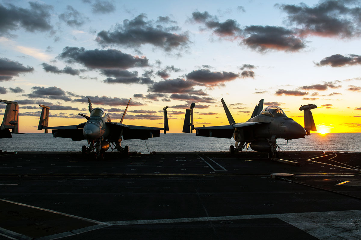 Abendstimmung auf den Flugdeck der Abraham Lincoln, Foto: Ralf Plechinger