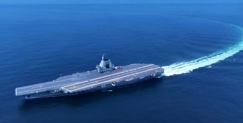 Dritter chinesischer Flugzeugträger "Fujian" bei der Jungfernfahrt. Foto: Xinhua